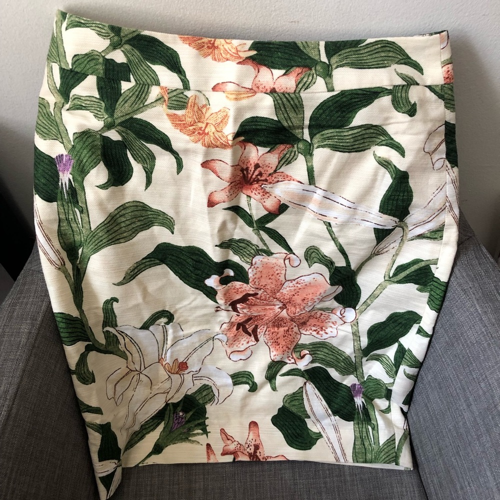 NWOT lily floral pencil skirt